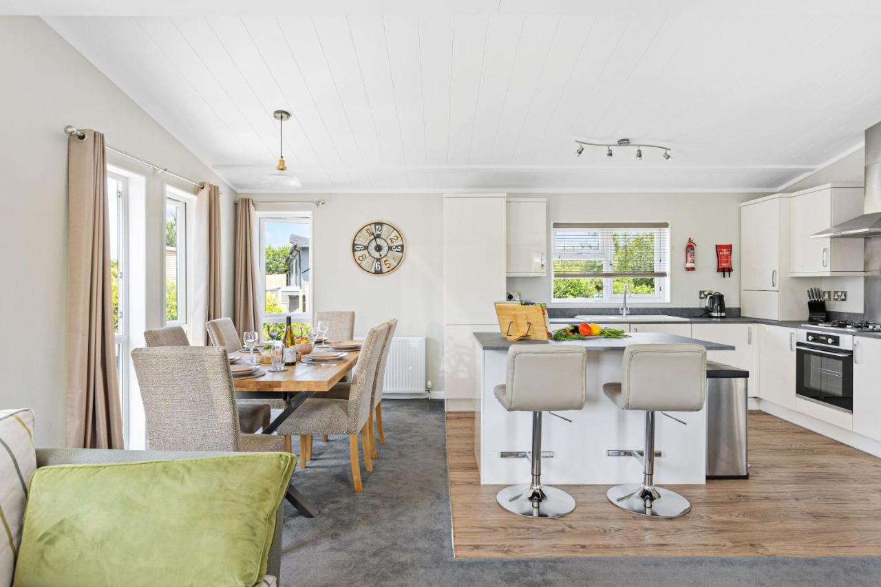 Rose Lodge, 21 Roadford Lake Lodges Lifton Exteriör bild