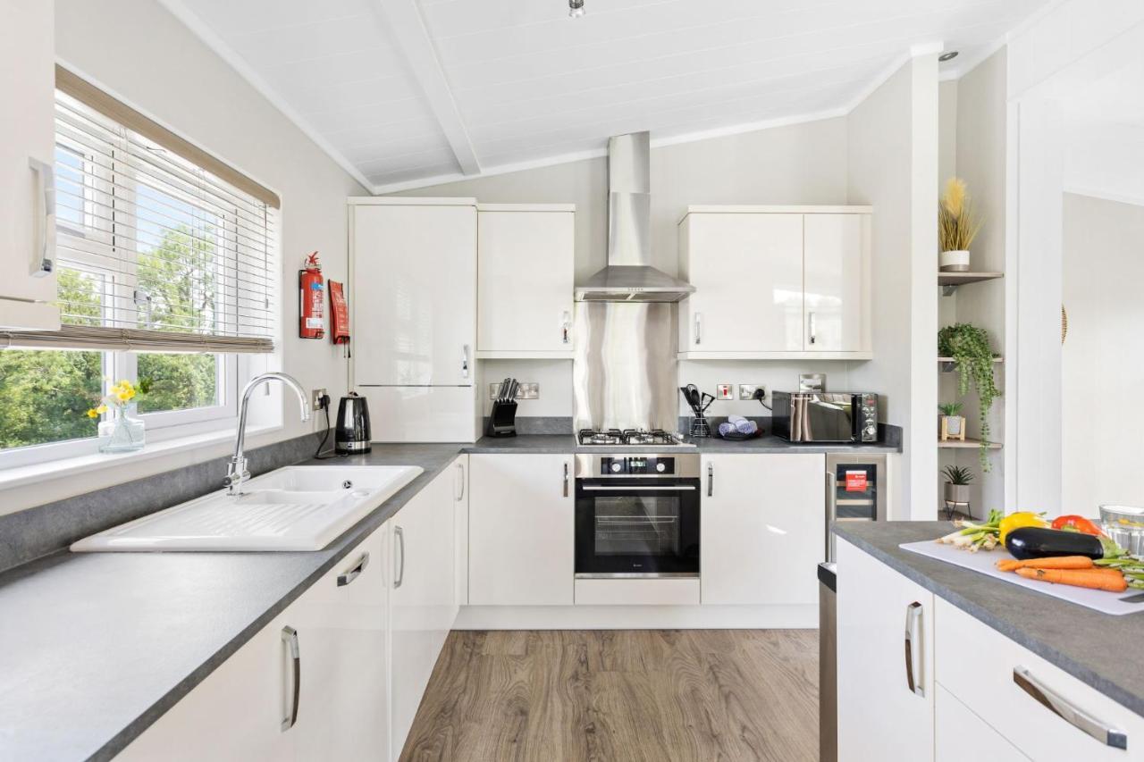 Rose Lodge, 21 Roadford Lake Lodges Lifton Exteriör bild